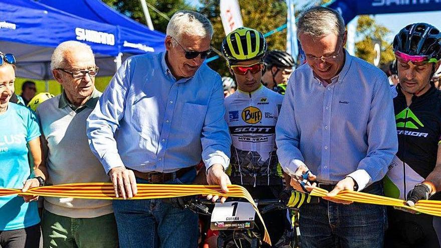 La sortida de la Catalunya Bike Race amb les autoritats de Puigcerdà el setembre del 2018