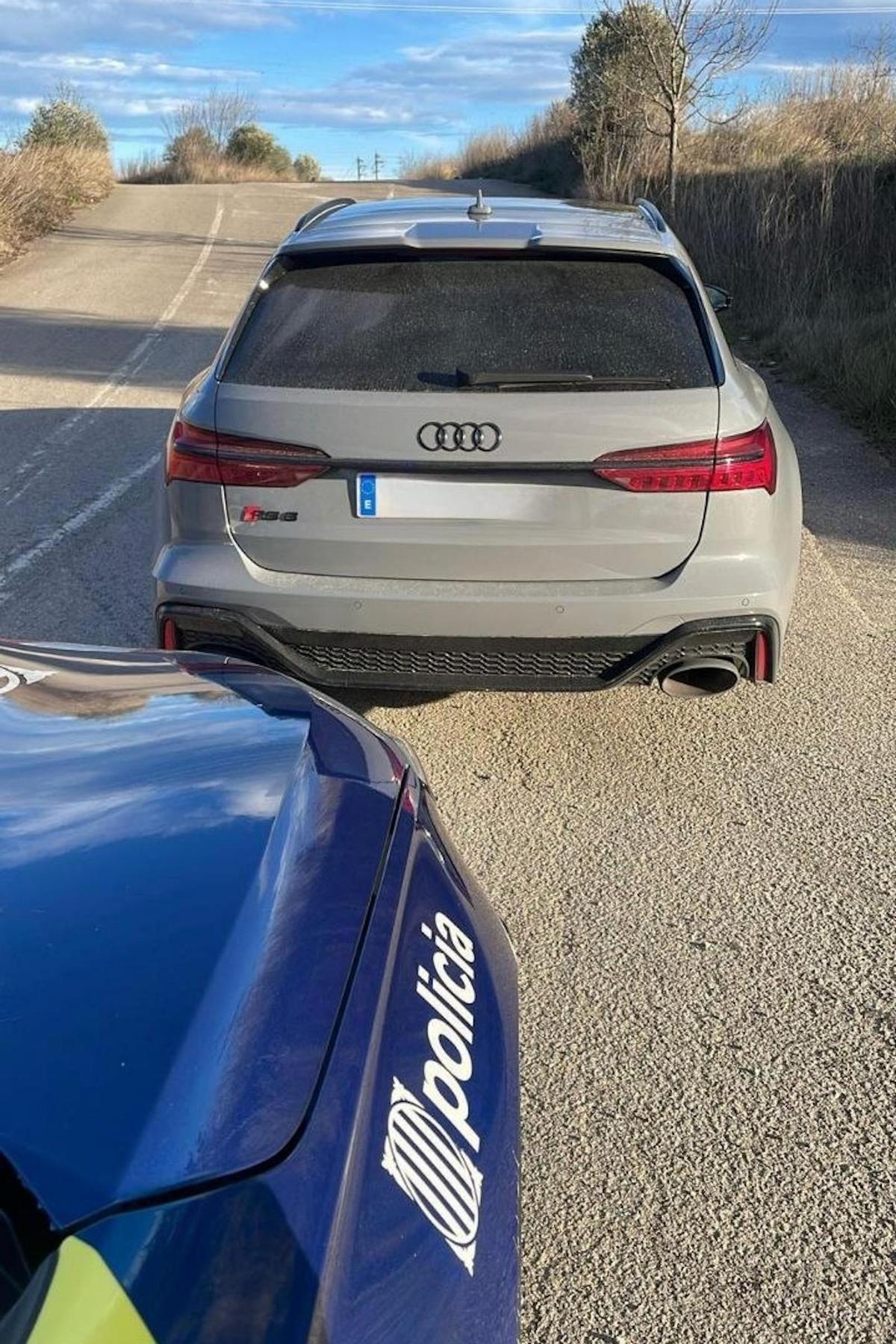 El cotxe immobilitzat pels Mossos.