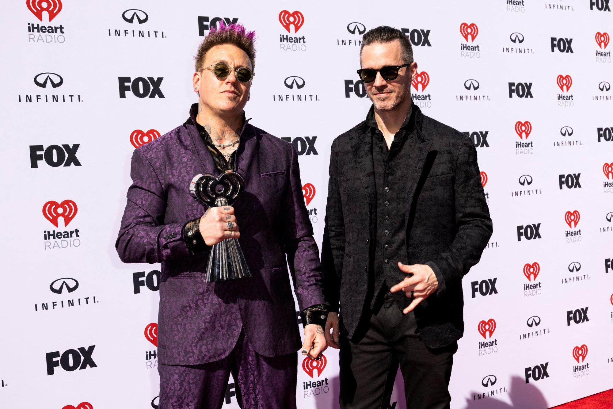 Las mejores imágenes de la alfombra de los iHeartRadio Music Awards 2023