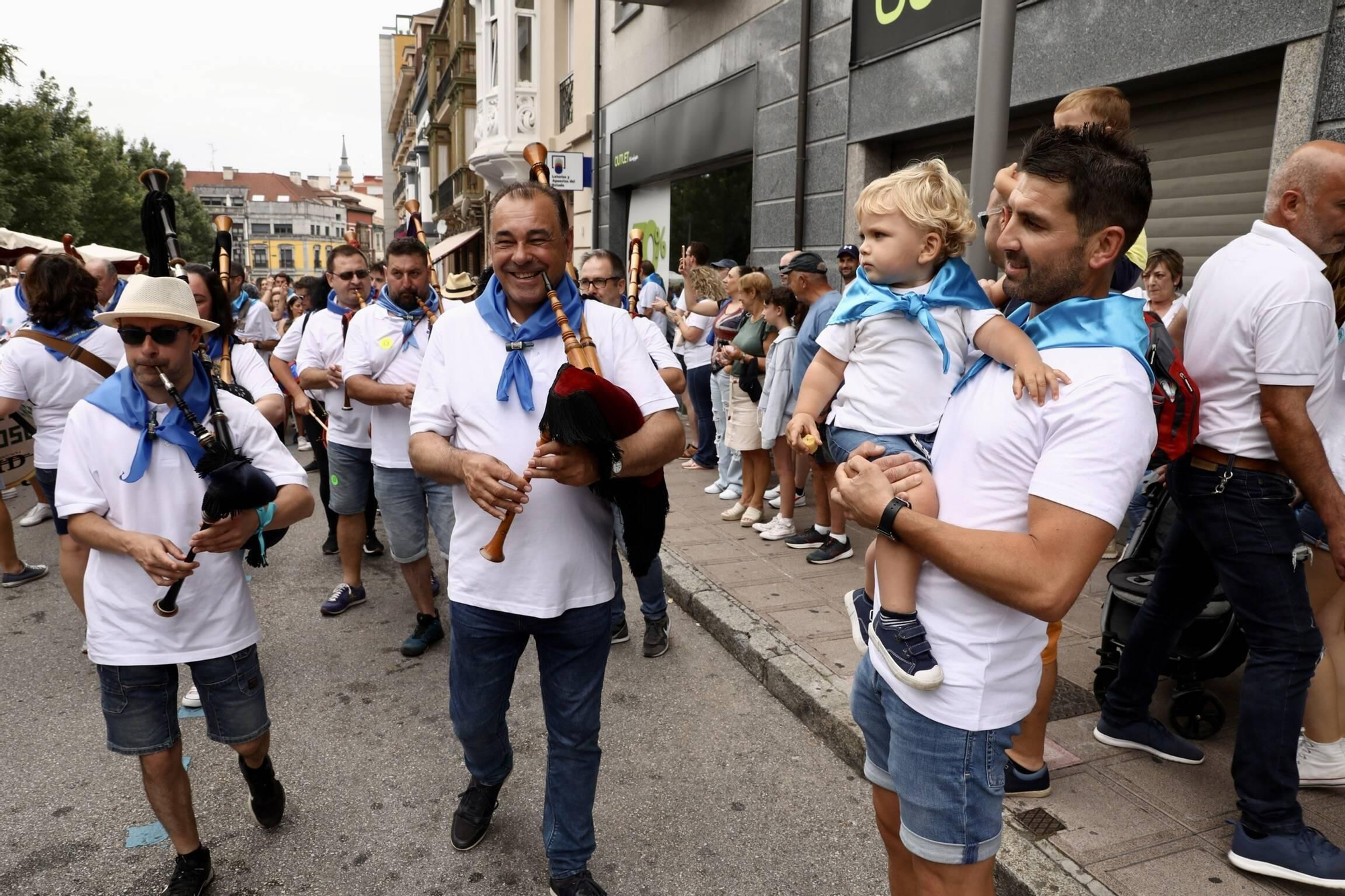 En imágenes: Miles de romeros celebran el Carmín en la Pola