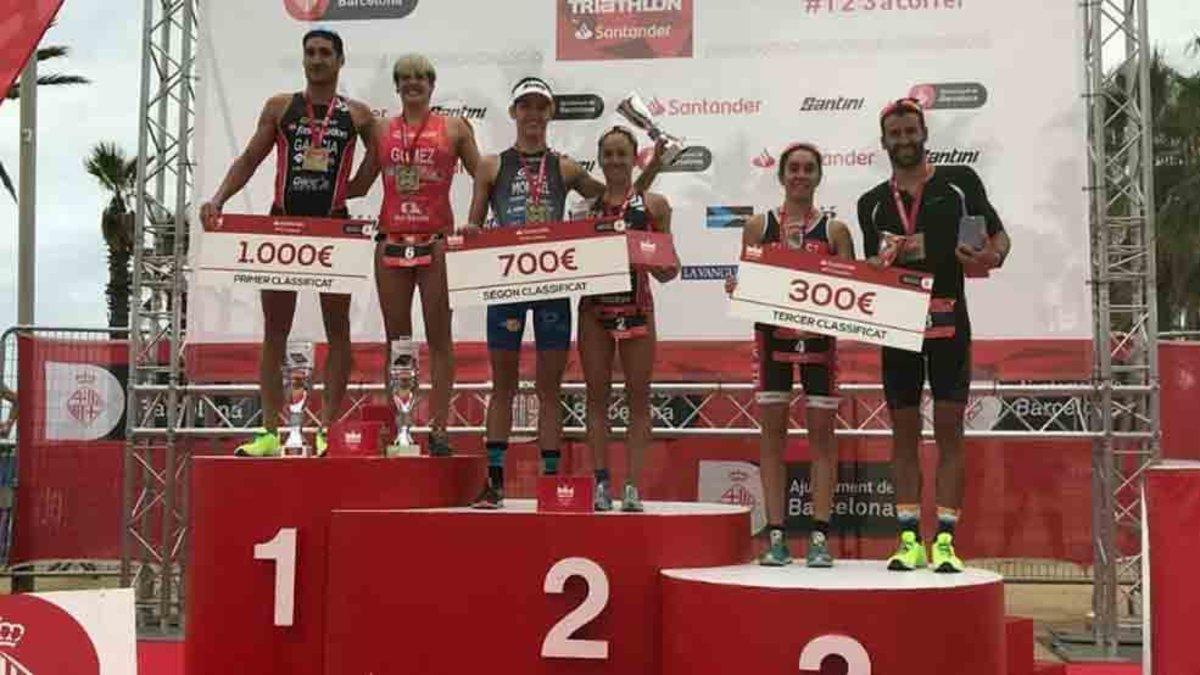 El podio de los campeones de la Barcelona Triatlón