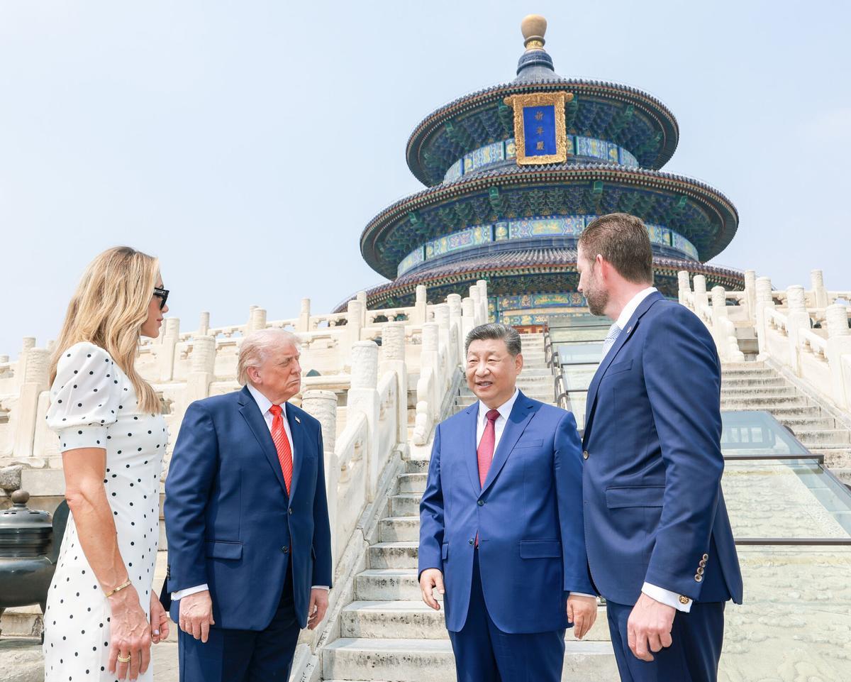 BEIJING, May 14, 2026  -- Chinese President Xi Jinping and U.S. President Donald Trump visit the Temple of Heaven in Beijing, capital of China, May 14, 2026.,Image: 1098894314, License: Rights-managed, Restrictions: , Model Release: no  , Credit line: Liu Bin / Xinhua News / Europa Press Editorial licence valid only for Spain and 3 MONTHS from the date of the image, then delete it from your archive. For non-editorial and non-licensed use, please contact EUROPA PRESS. Liu Bin / Xinhua News / Europa Press / ContactoPhoto 14/05/2026. Liu Bin / Xinhua News / Europa Press / ContactoPhoto;cn;jt;Xi Jinping and Trump visit the Temple of Heaven in Beijing;