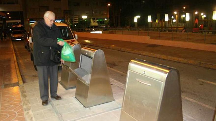 Los contenedores soterrados se encuentran en varias esquinas a lo largo del circuito de calles remodeladas en Elda