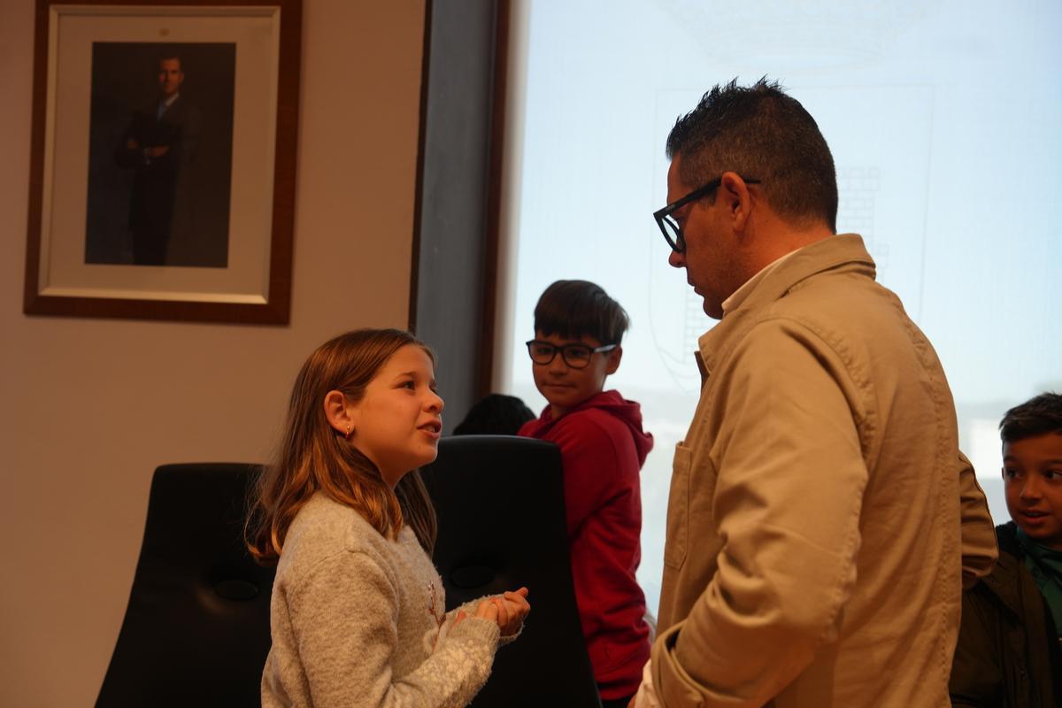Alumnos de Ibiza llevan al pleno del Ayuntamiento sus propuestas para mejorar la ciudad