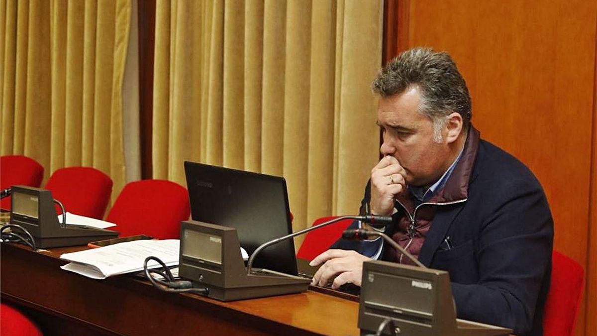 Manuel Torrejimeno, en en salón de plenos del Ayuntamiento de Córdoba.