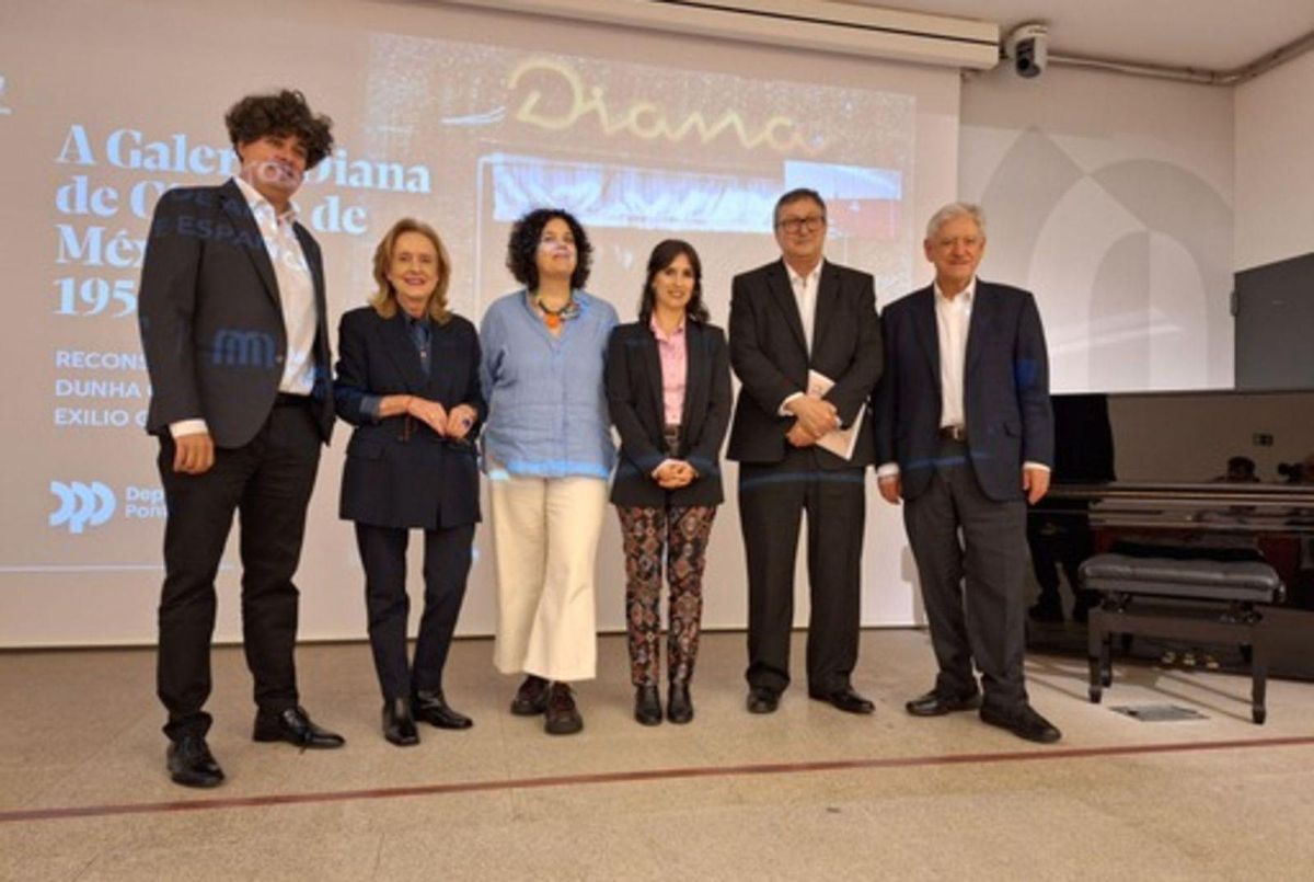 Arriba: Rosita García Ascot en México. Abaixo: participantes  na mostra da Galería Diana no Museo  de Pontevedra. |  FOTOS: R.P.O.