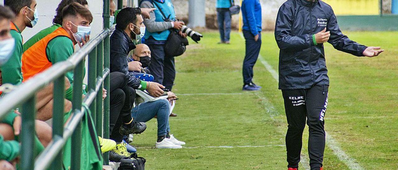 Fran Justo, durante el partido entre Arenteiro y Compostela, el primero de los amistosos.