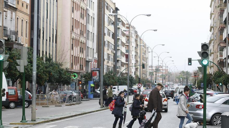 La avenida de Medina Azahara perderá un carril de tráfico y ganará vía ciclista