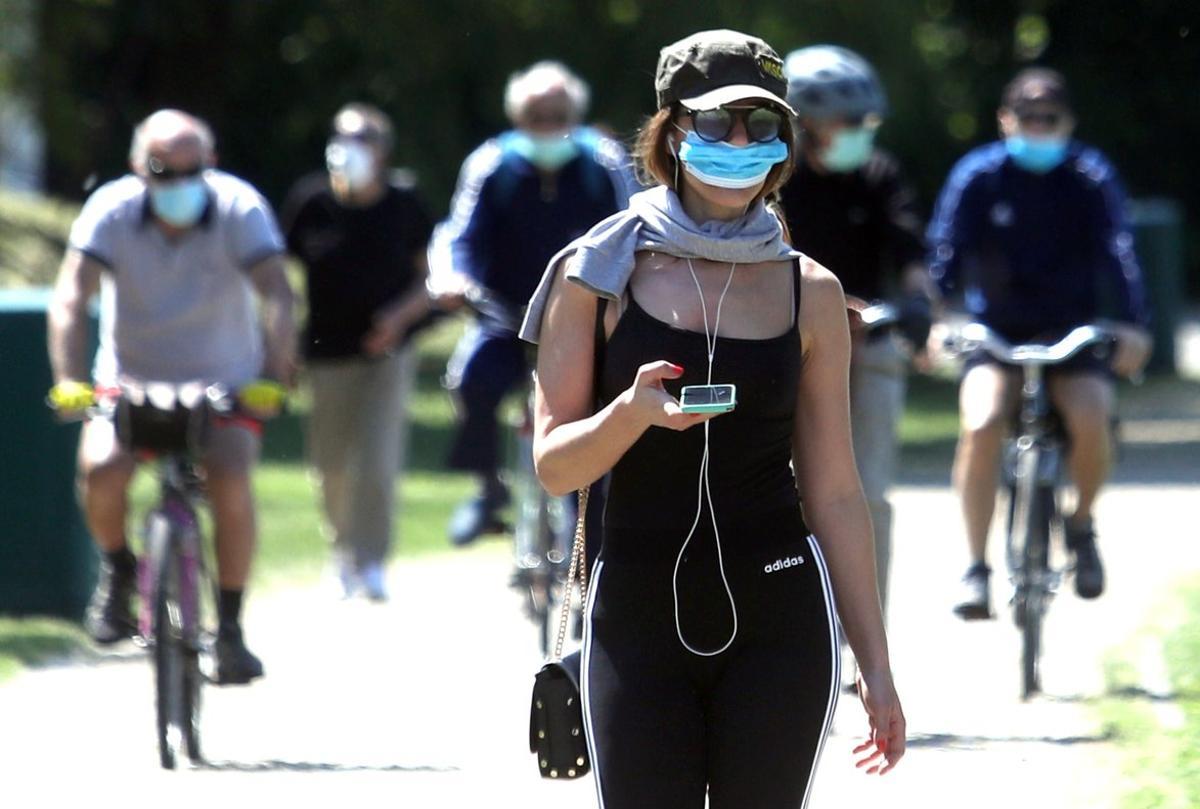 Milan (Italy), 07/05/2020.- A girl walking at the Idroscalo park which is reopening to the public today in Milan, Italy, 07 May 2020. Starting from 04 May 2020 Italy have entered the second phase of relaxing coronavirus lockdown measures. (Abierto, Italia) EFE/EPA/MATTEO BAZZI