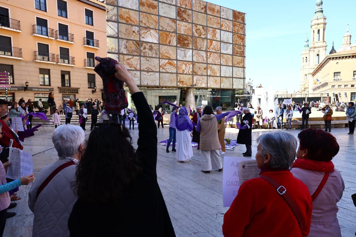En imágenes |  El movimiento Revuelta de las Mujeres en la Iglesia alza la voz en Zaragoza por la igualdad