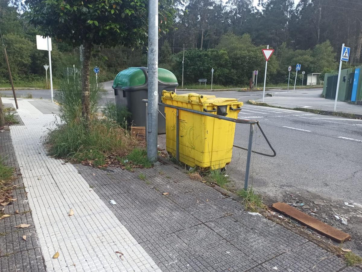 La calle entre el IES García Barros y la residencia es la más afectada de la zona.