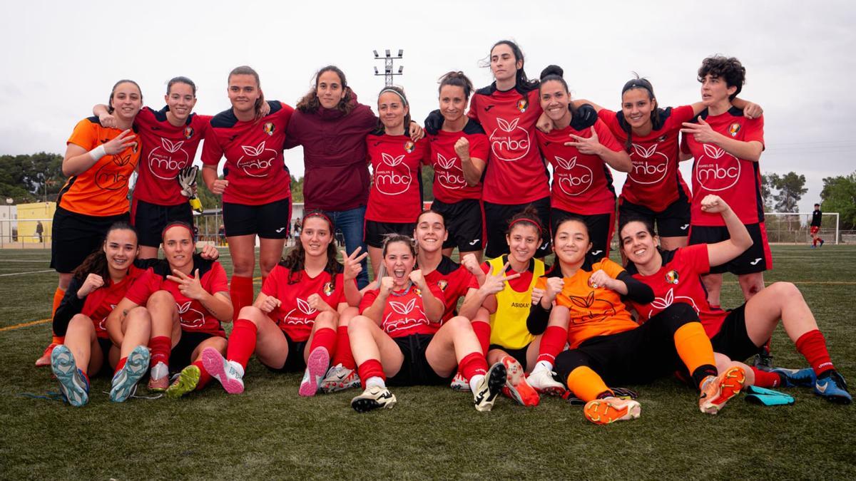 Las jugadoras del CF Miramar celebran la consecución de tres puntos más