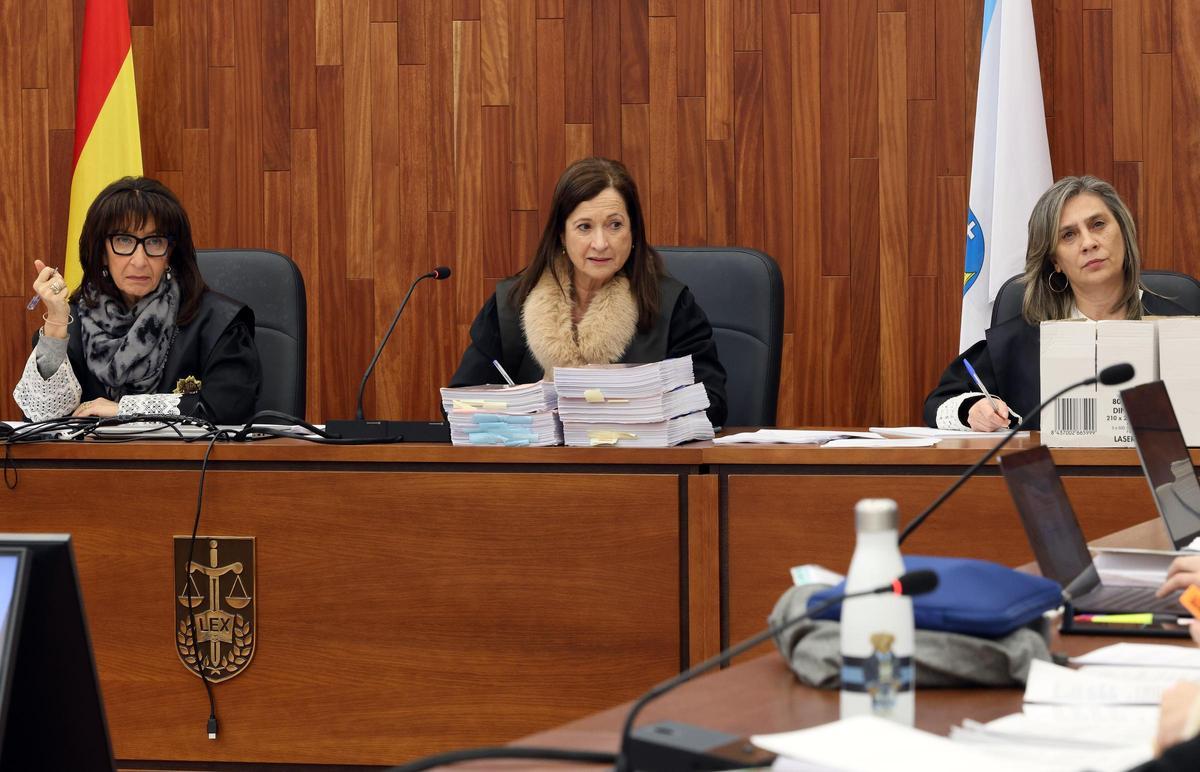 Las magistradas que presidieron el juicio y que deberán dictar sentencia.