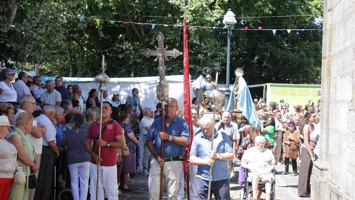 Beade honra a Santa Ana con una multitudinaria jornada de tradición, música y homenaje a sus mayores