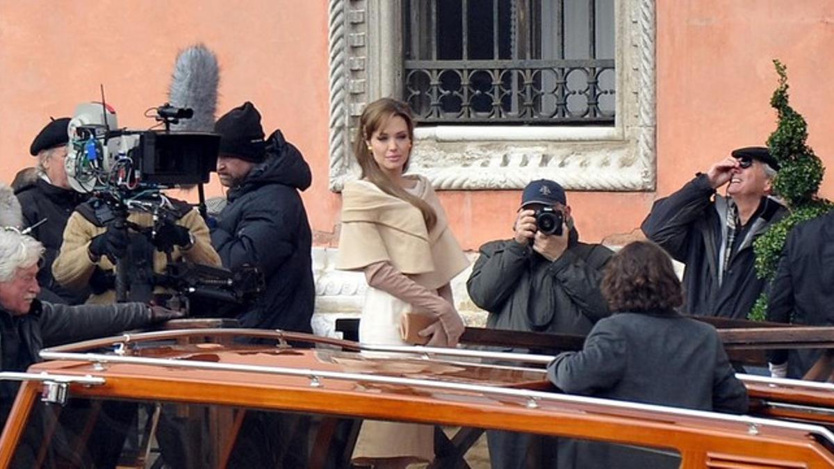 Angelina Jolie y Johnny Deep, en el rodaje de 'The tourist', en Venecia