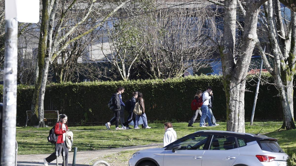 Estudantes no Campus Sur da Universidade de Santiago.