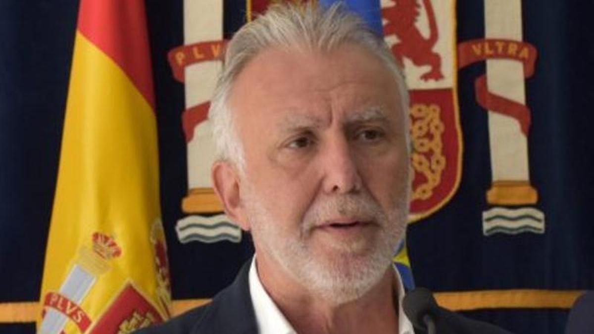 El ministre Ángel Víctor Torres, a Ceuta, el 10 d’agost. | GABRIELA SARDÁ NÚÑEZ / EUROPA PRESS