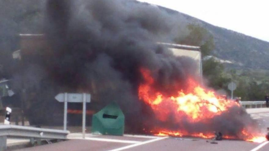 Una persona calcinada en un choque frontal en la N-340 en Santa Magdalena