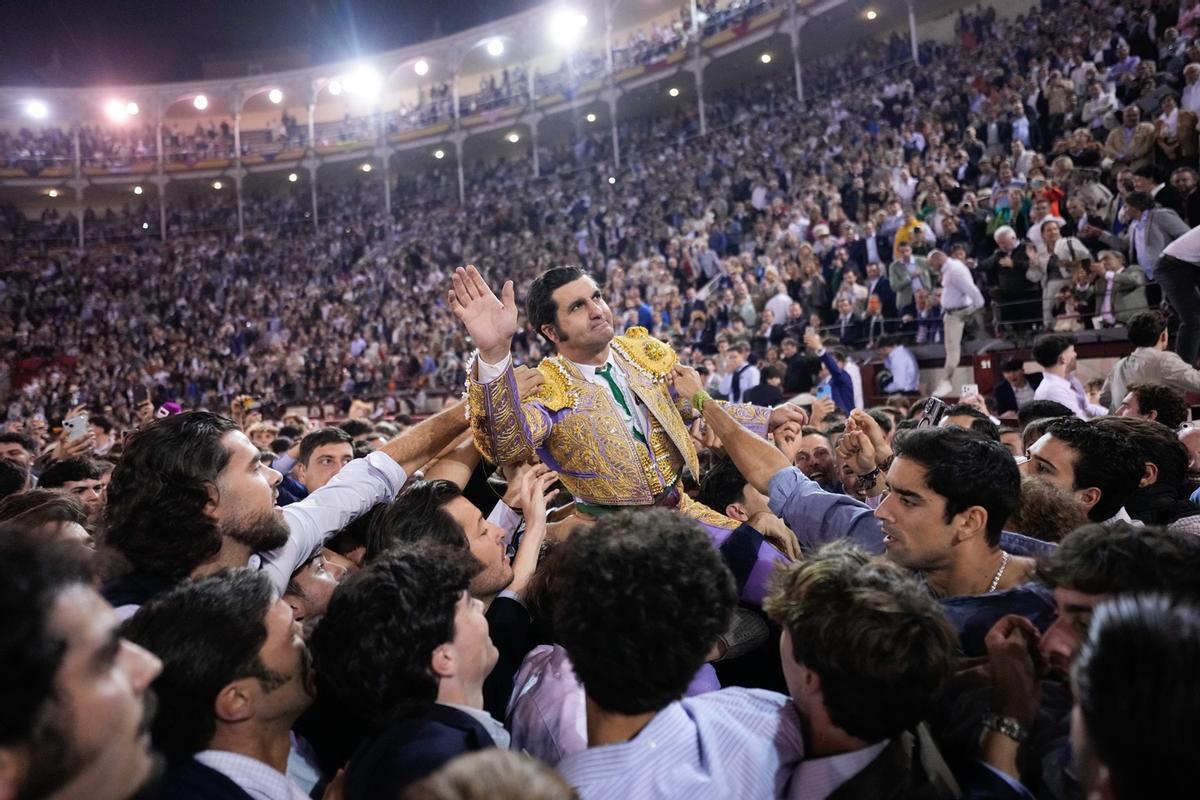El torero Morante sale por la puerta grande de Madrid el pasado 12 de octubre