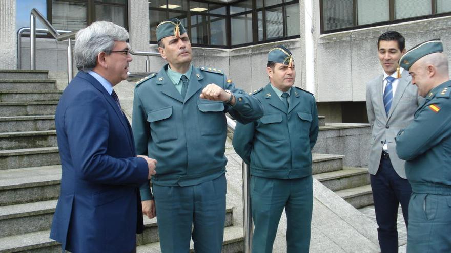 El Delegado del Gobierno con los mandos de la Guardia Civil