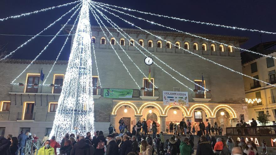 Monzón inicia la festividad de Santa Bárbara con el encendido de las luces de Navidad