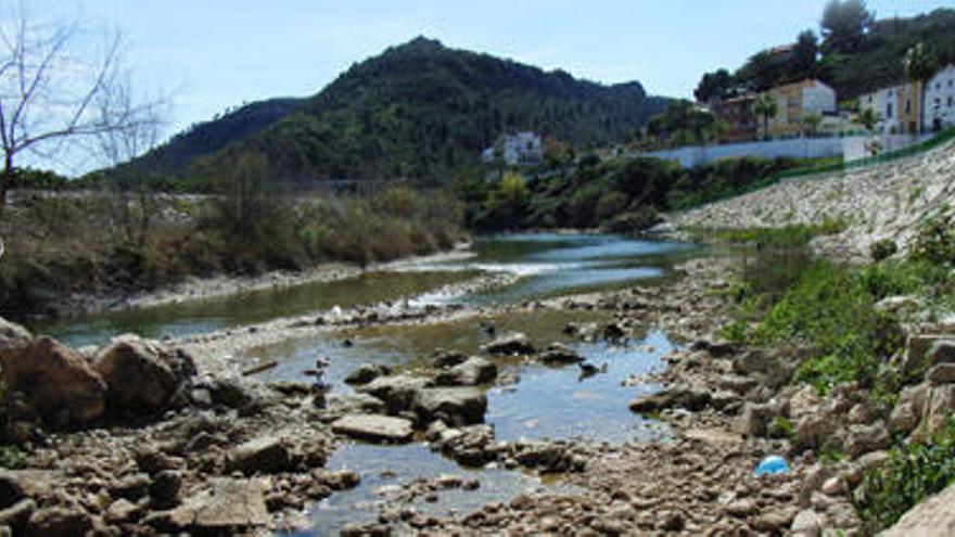 El río Júcar llega la Ribera con caudales cada vez más escasos por  sequías  y el cambio climático