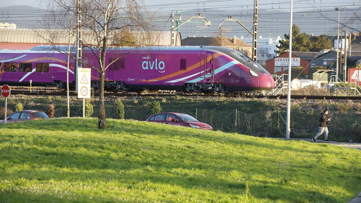 Un tren Avlo, en Gijón