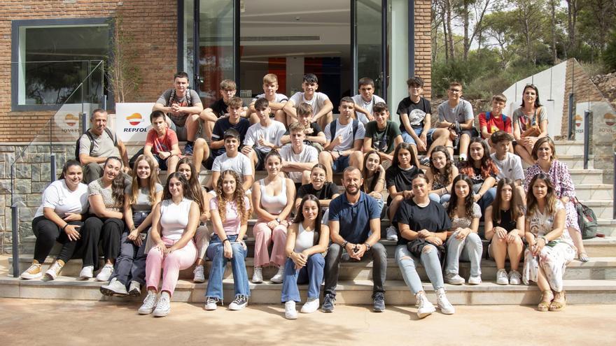 Alumnos del Colegio Nuestra Señora del Carmen de La Unión, ganadores de los Premios Zinkers 2023, visitan el Complejo Industrial de Repsol y el Museo Foro Romano Molinete.