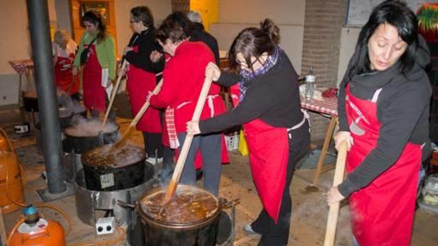 Les cuinereres, preparant el ranxo de Capmany.