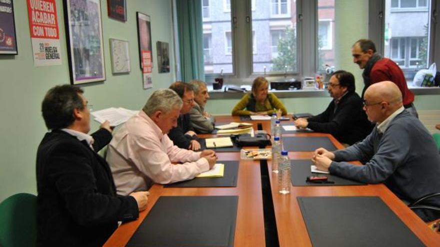 Un momento de la reunión celebrada ayer en la sede de CC OO en Oviedo.