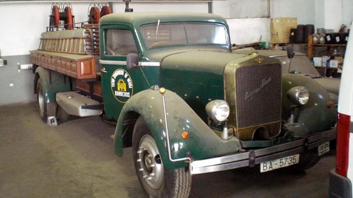 Antiguo camión de bomberos emeritense.