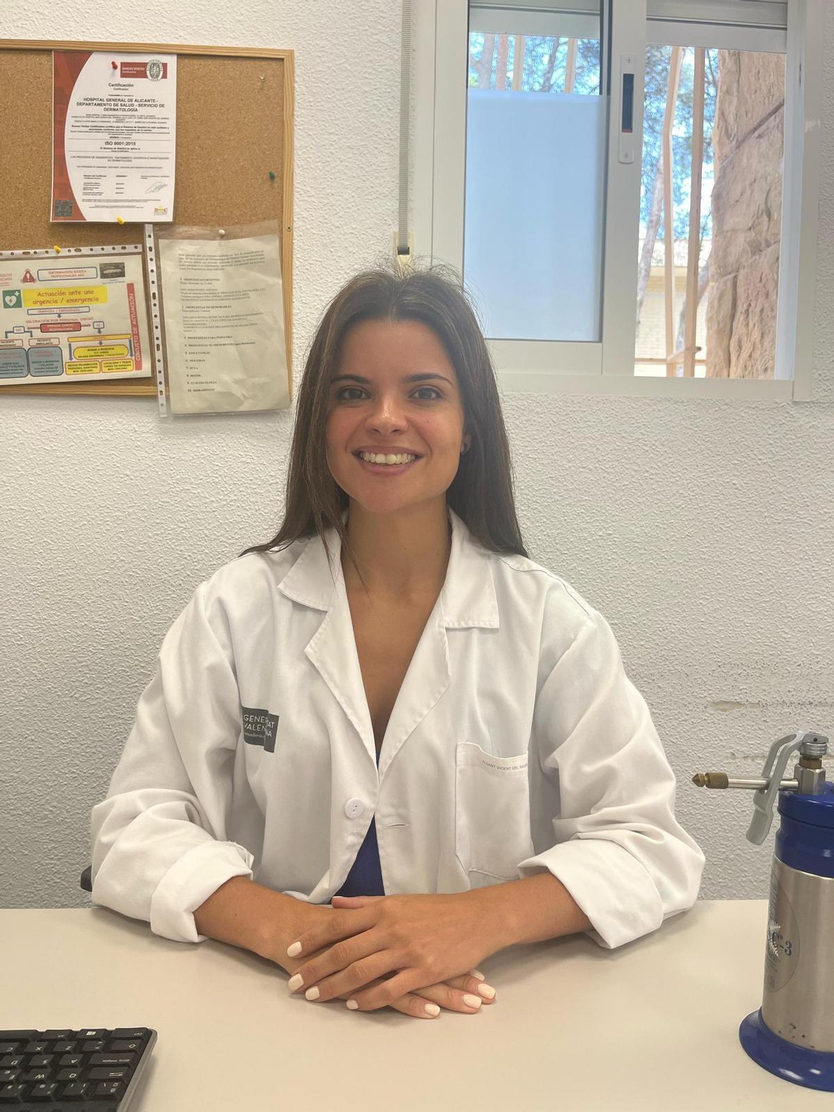 Iris González Vilanueva, dermatóloga del Hospital de Alicante