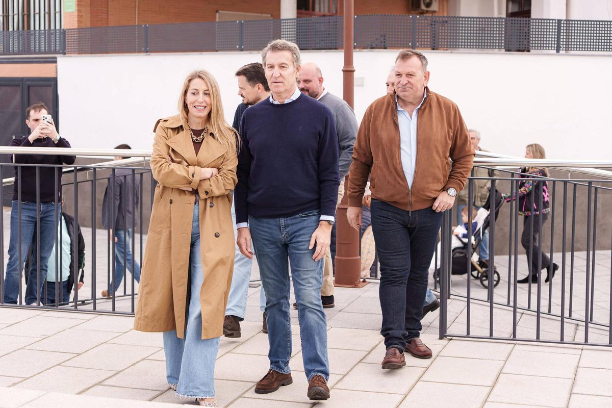 FOTOGALERÍA | El acto de Feijóo y Guardiola en Lobón, en imágenes