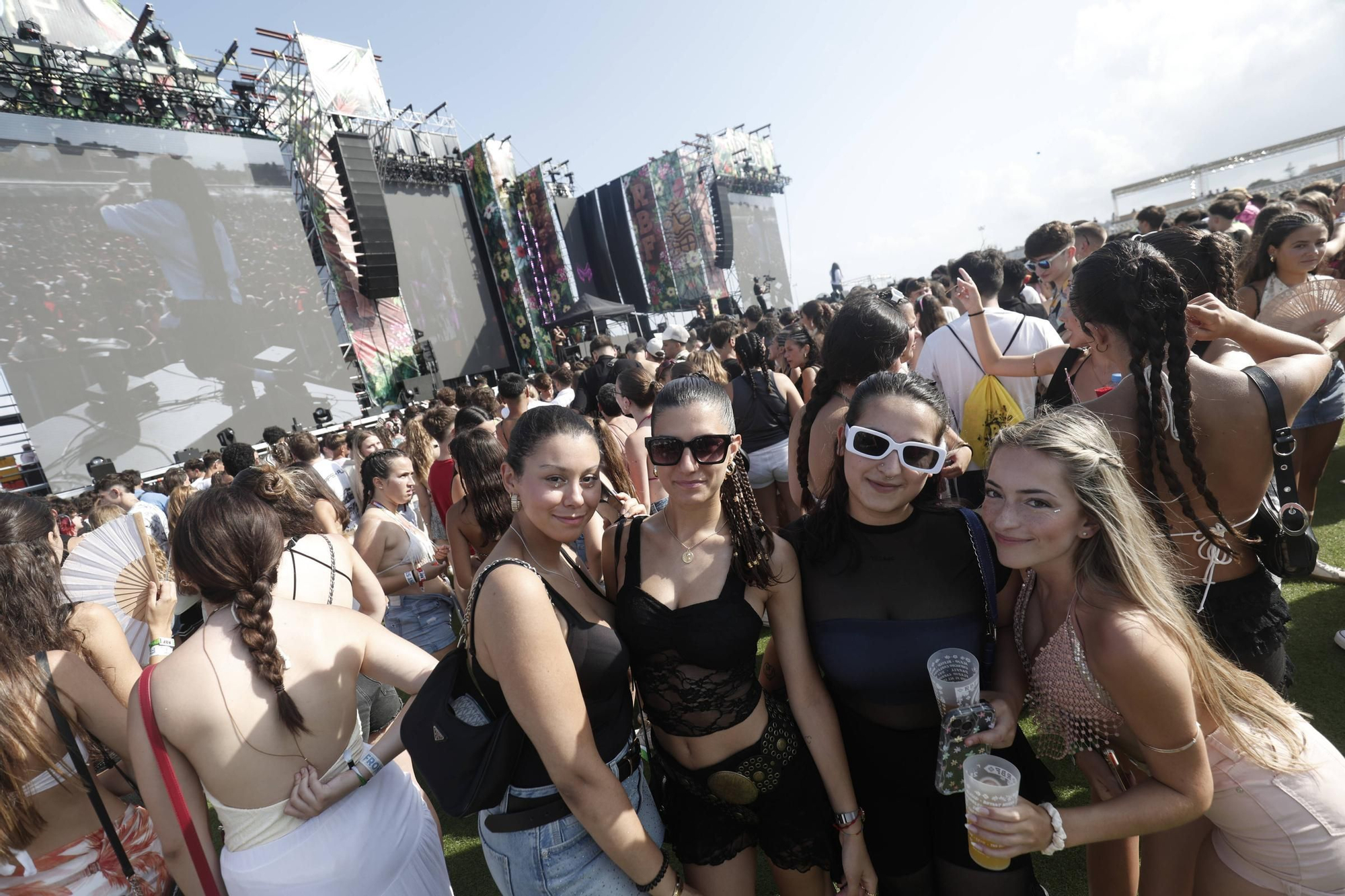 Las imágenes del primer día del Reggaeton Beach Festival 2025