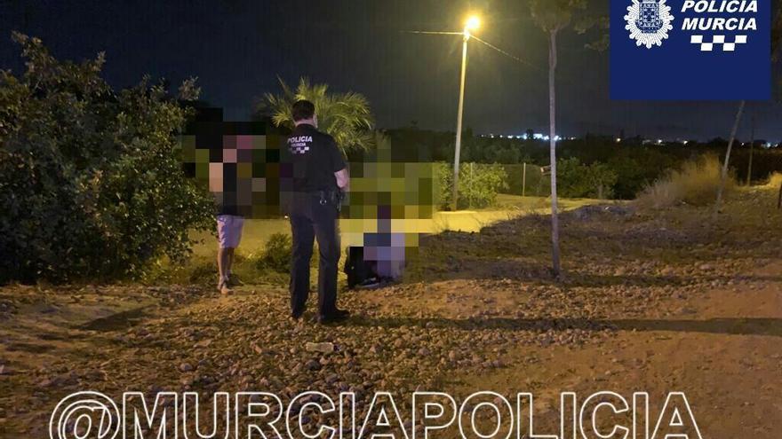 Una mujer da a luz en plena huerta en Murcia con ayuda de la Policía