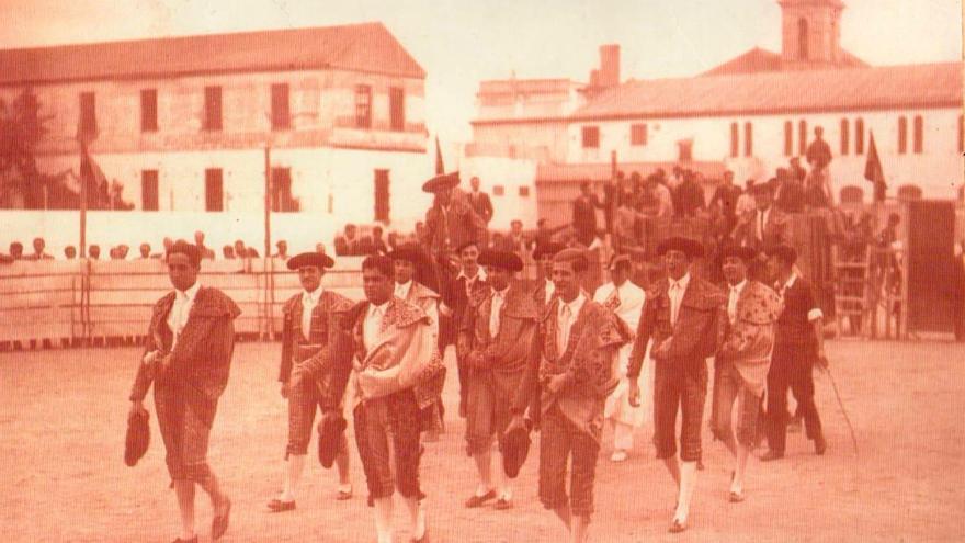 Imagen de la capea de 1945 en el antiguo campo de fútbol de La RUS, una de las primeras celebradas.