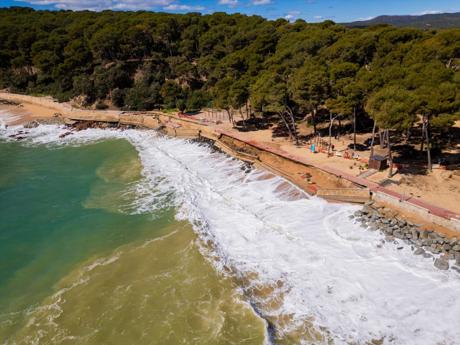 El temporal de mar impacta amb força al litoral de Calonge i Sant Antoni