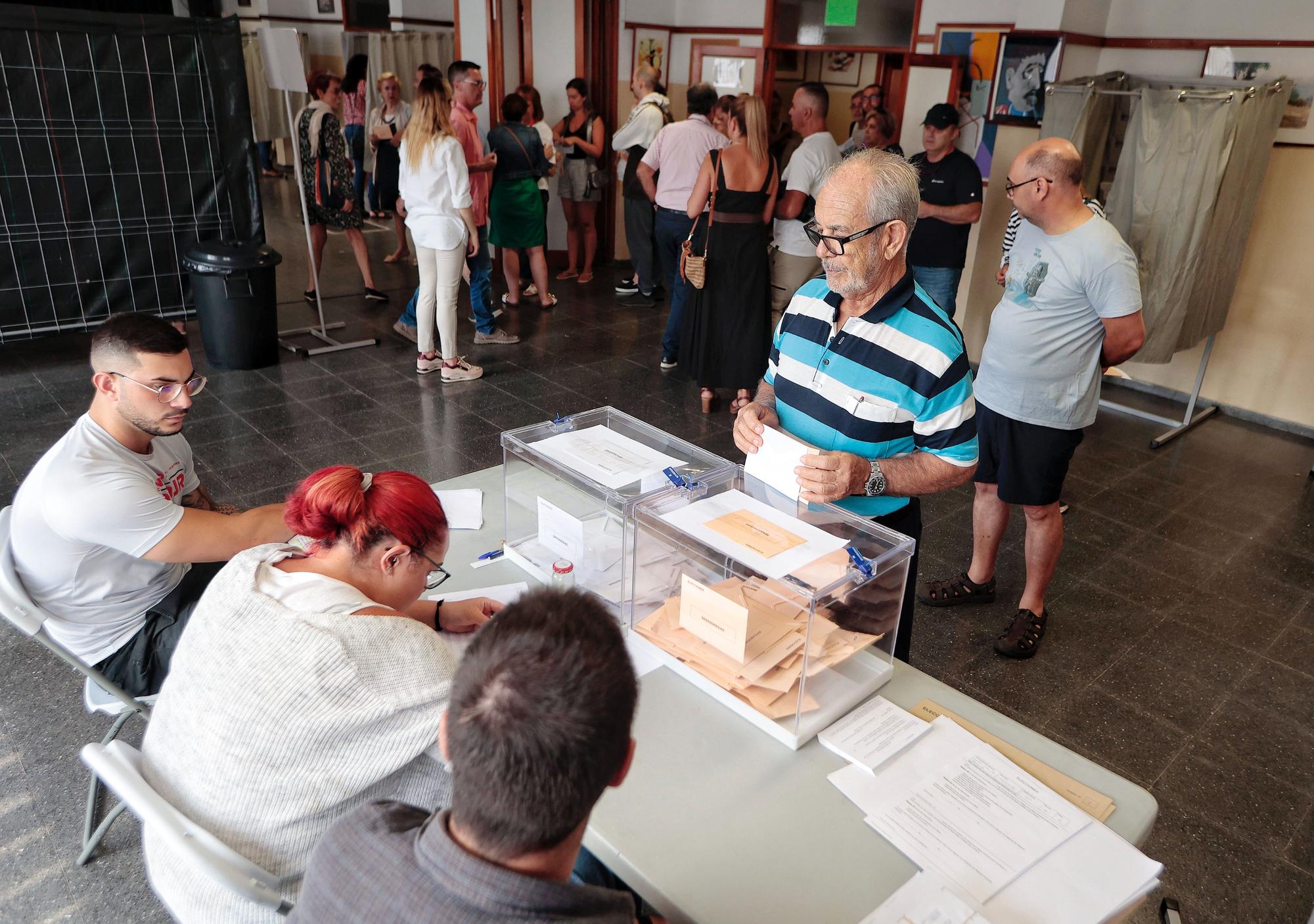 Ambiente de las jornada de elecciones generales del 23J en Tenerife