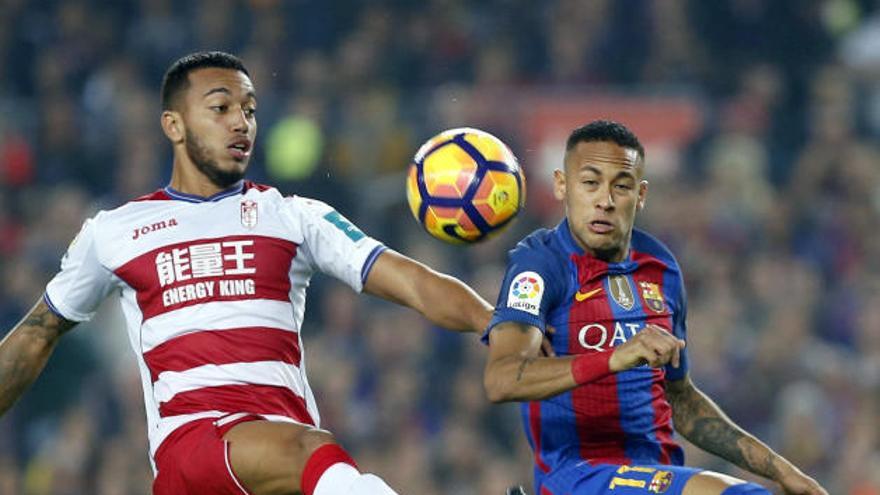 Rafinha desencalla al Barcelona ante un inofensivo Granada