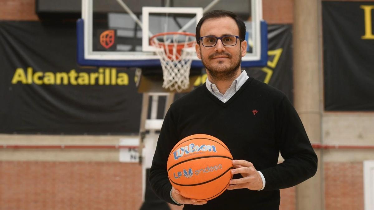 Andrés Medina, en el pabellón de Alcantarilla.