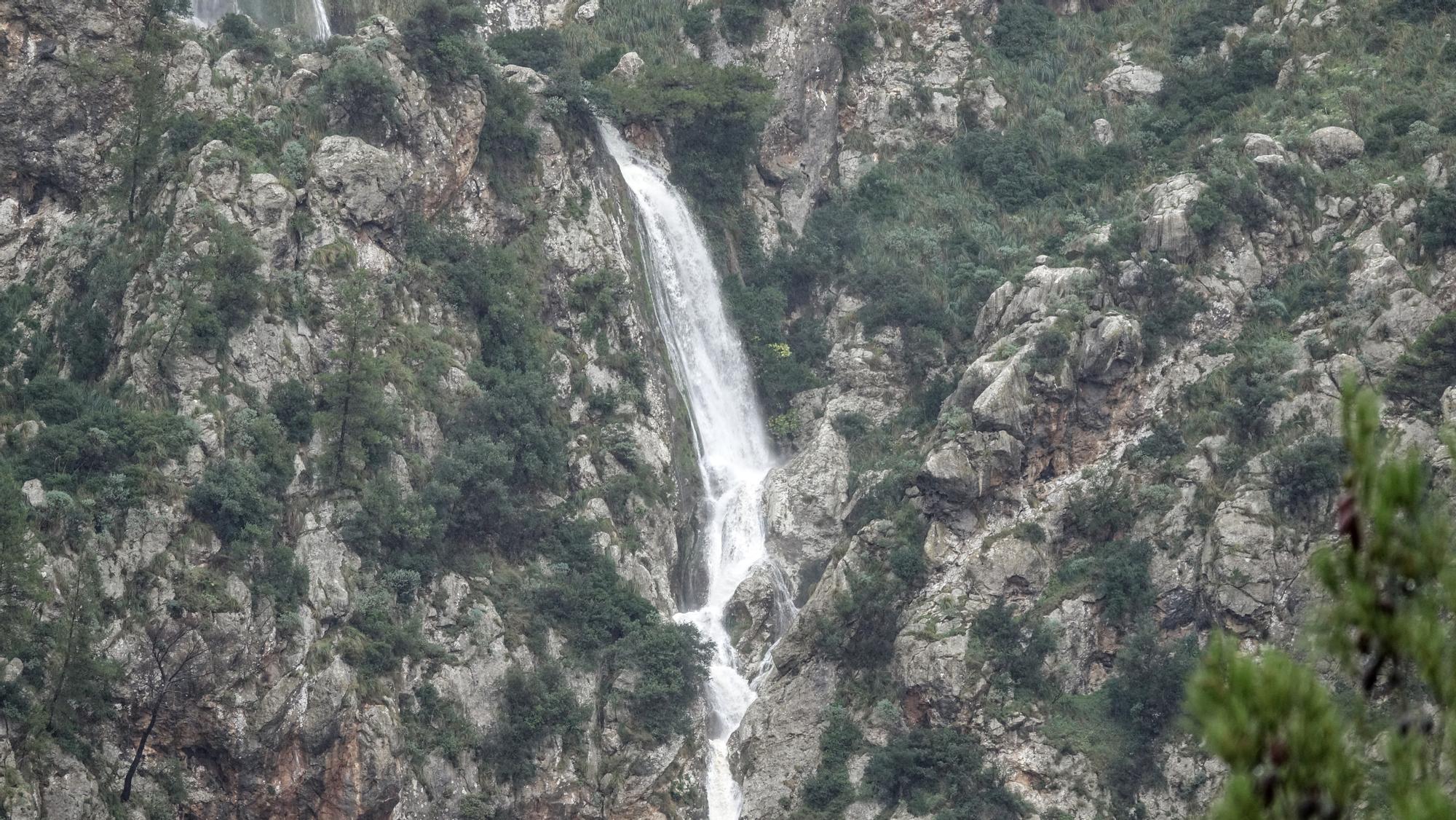 Las lluvias activan el impresionante salto de agua del Torrent des Lli