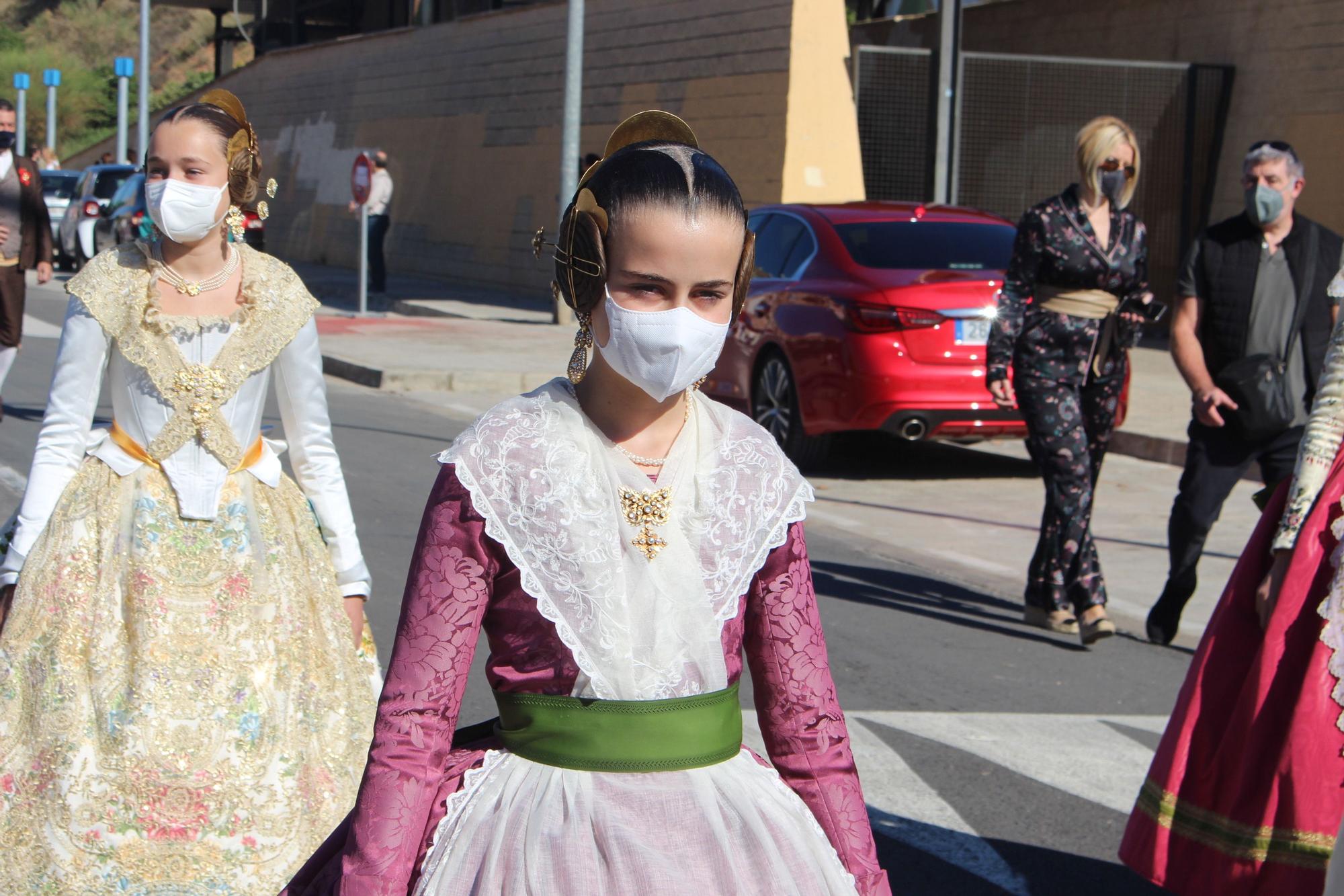 Carmen, Nerea y las cortes acompañan a las fallas de Quart y Xirivella en la procesión de la Senyera