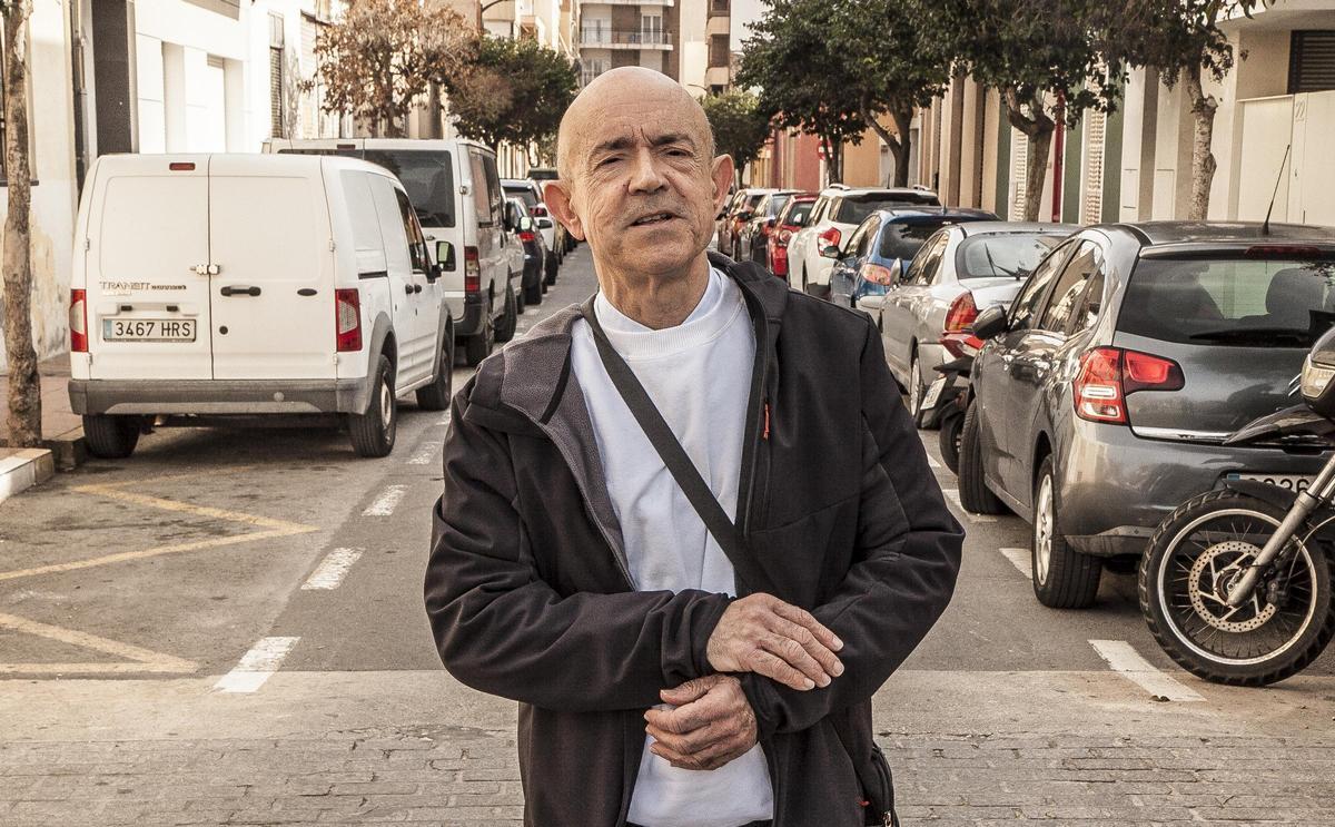 Imagen de Paco Canals Beviá en una calle céntrica de San Vicente del Raspeig.