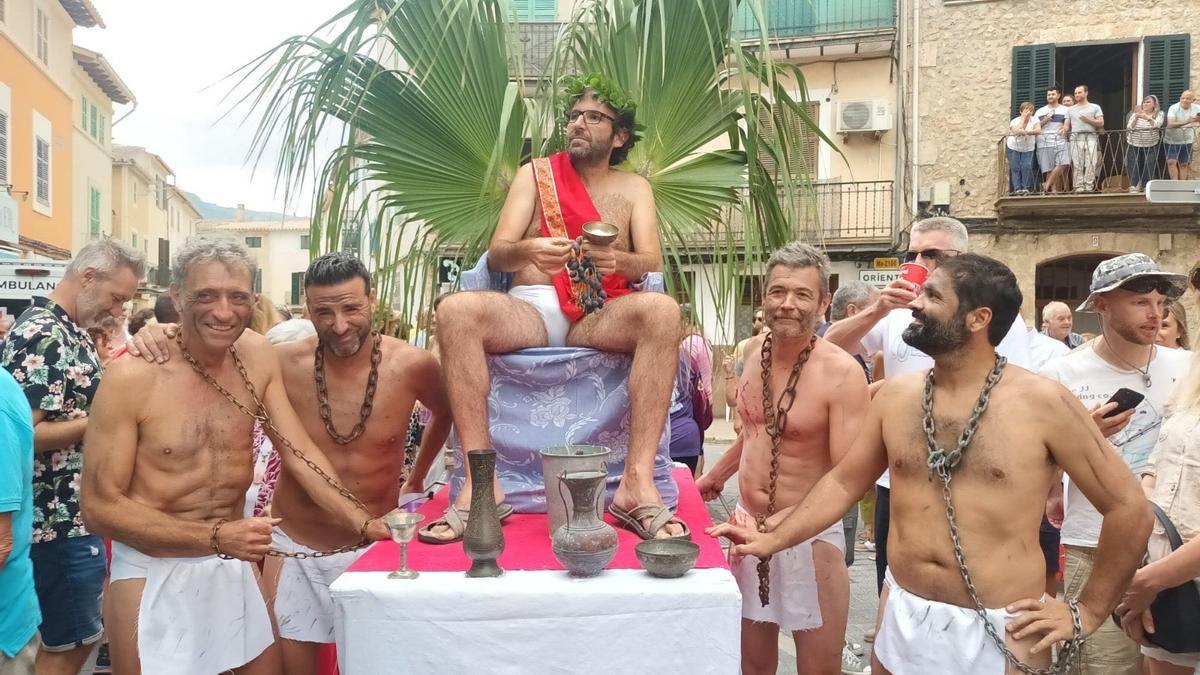 Las batallas de aura y los ‘therian’ se cuelan en el vídeo promocional de la ‘Correguda en roba interior’ de Bunyola