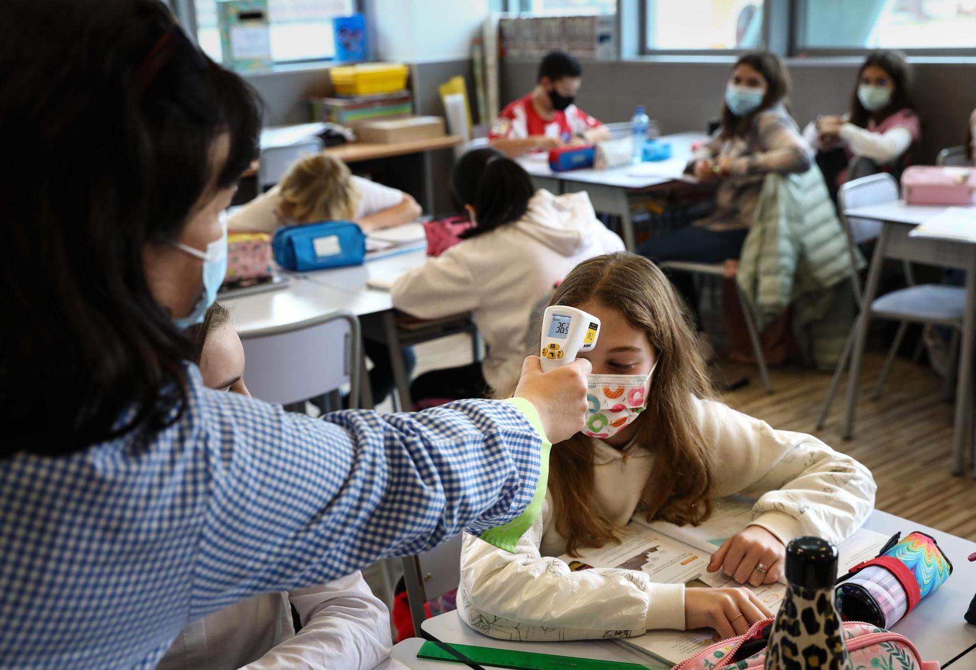 Los escolares asturianos vuelven a las aulas tras las vacaciones de Navidad