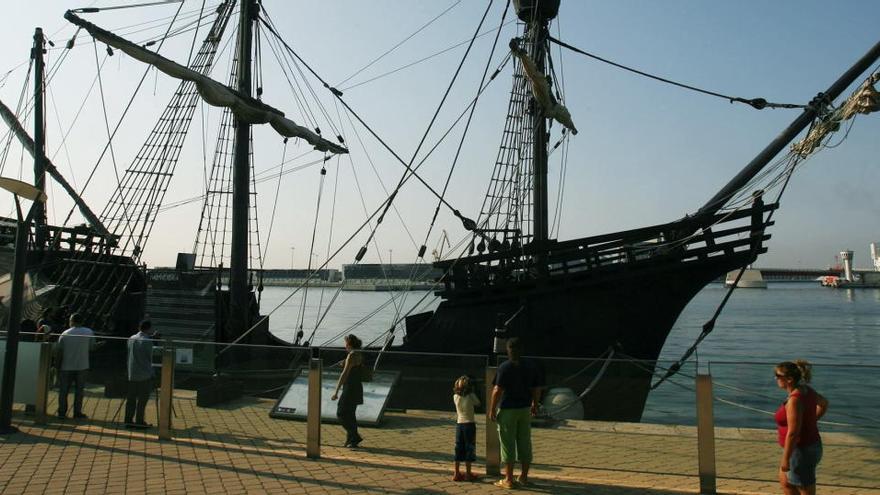 Una réplica de la Nao Victoria, el barco que completó la vuelta al mundo.