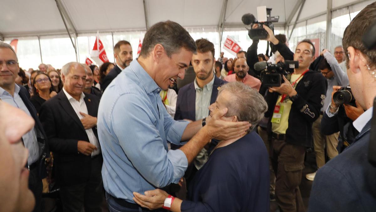 Sánchez participa en la romería de los socialistas gallegos en Oroso