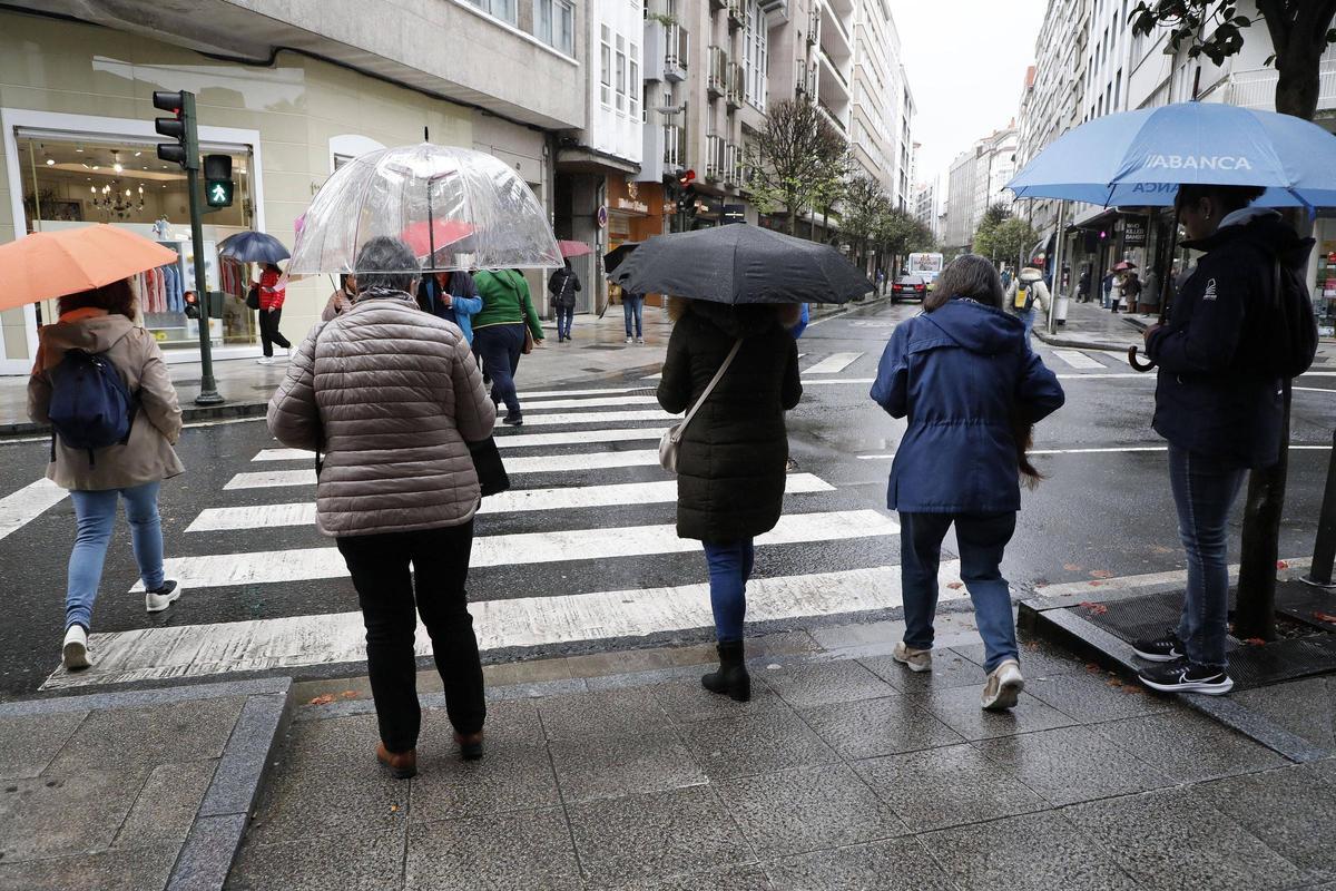 La estampa de los paraguas seguirá predominando en Santiago