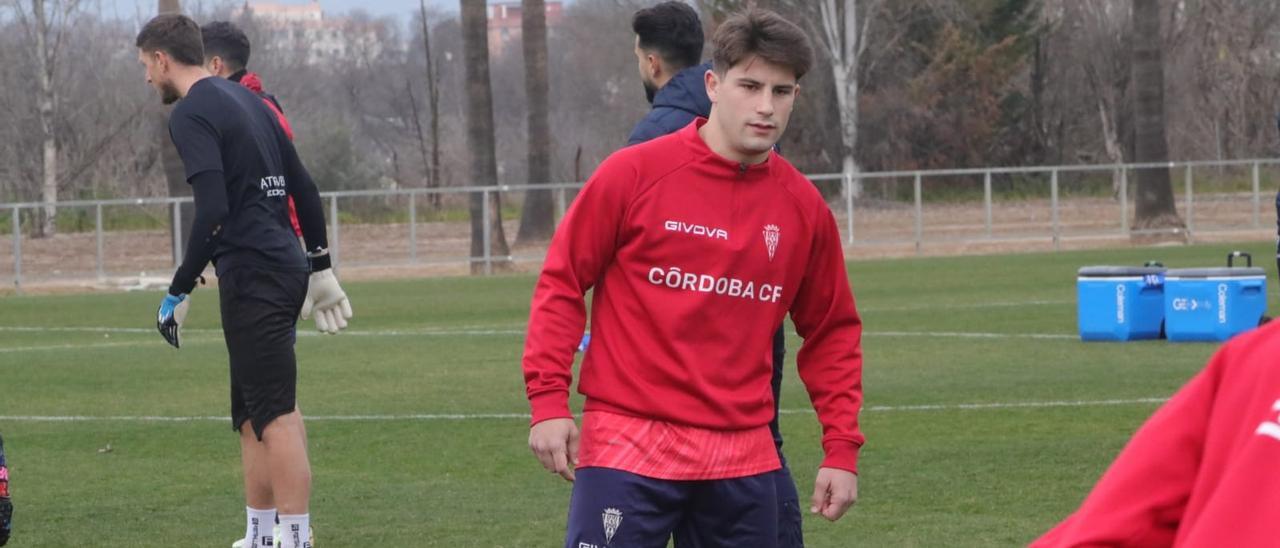 Manuel Ortiz en una sesión del primer equipo del Córdoba CF, esta temporada.