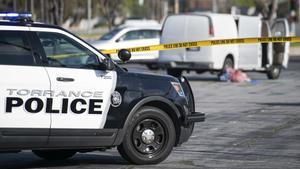 Archivo - January 22, 2023, Torrance, California, United States: A police vehicle and yellow tape is seen at the scene where the Monterey Park mass shooting suspect, Huu Can Trann (72), has been found dead inside of a white van with a self inflicted gun s